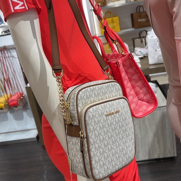 Michael Kors Women's Jet Set Travel Medium Logo Adult Crossbody Bag Vanilla - Picture 9 of 16